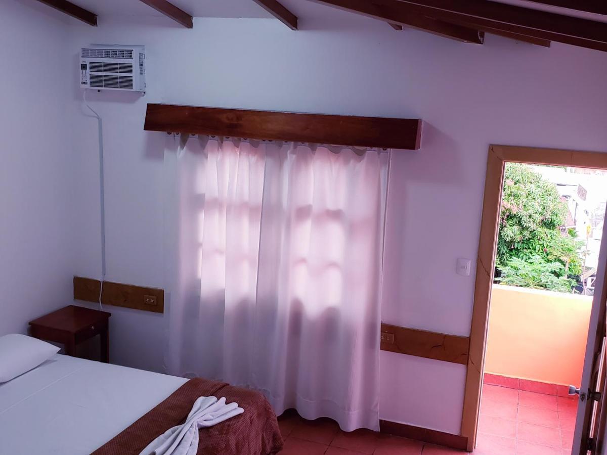Hotel Crossman Puerto Ayora  Ngoại thất bức ảnh