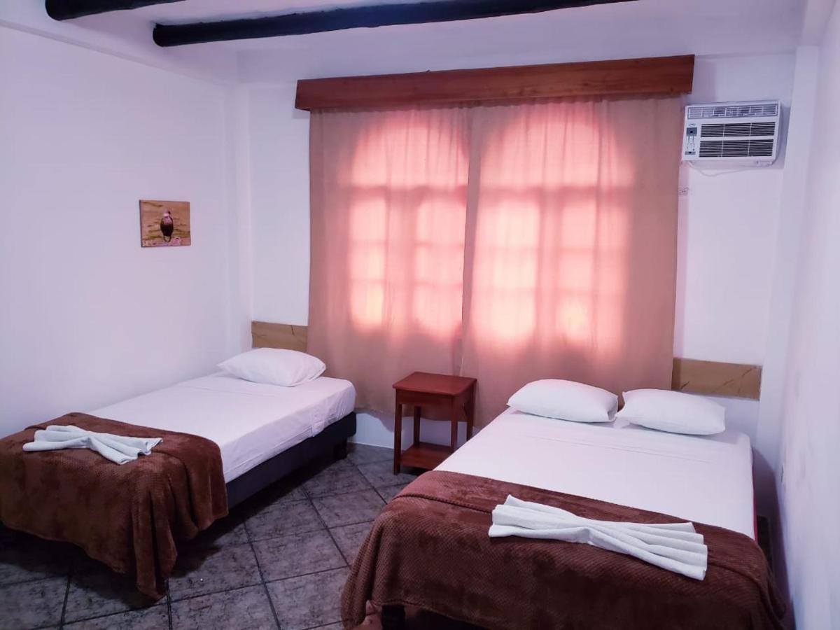 Hotel Crossman Puerto Ayora  Ngoại thất bức ảnh