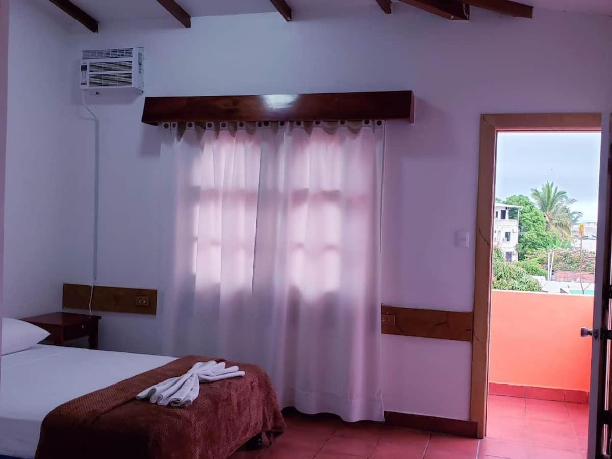 Hotel Crossman Puerto Ayora  Ngoại thất bức ảnh