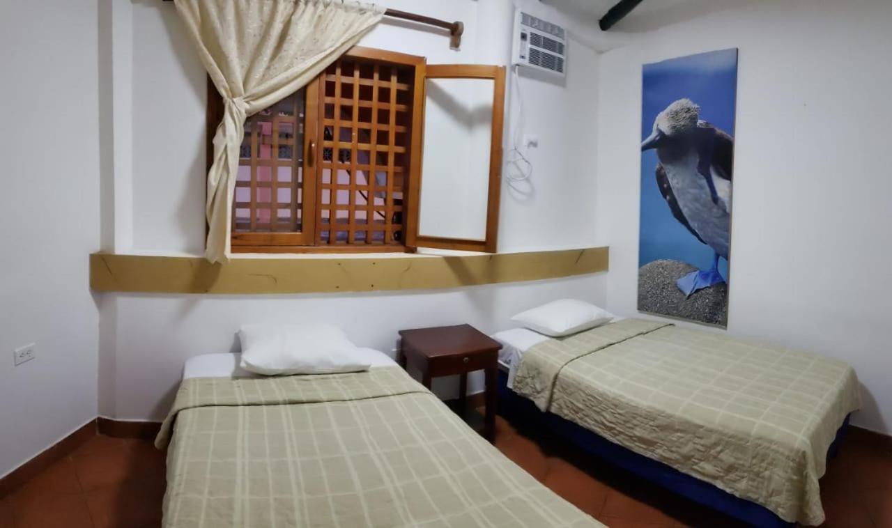 Hotel Crossman Puerto Ayora  Ngoại thất bức ảnh