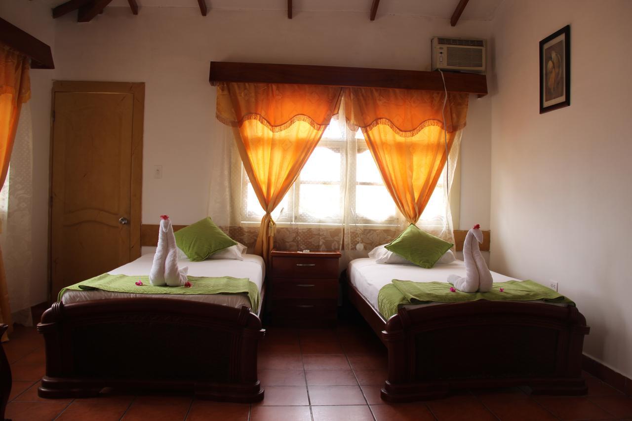 Hotel Crossman Puerto Ayora  Ngoại thất bức ảnh