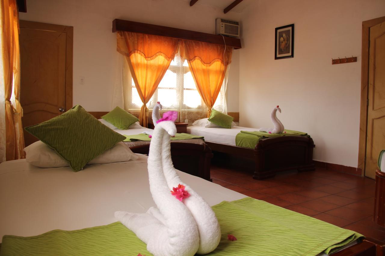 Hotel Crossman Puerto Ayora  Ngoại thất bức ảnh