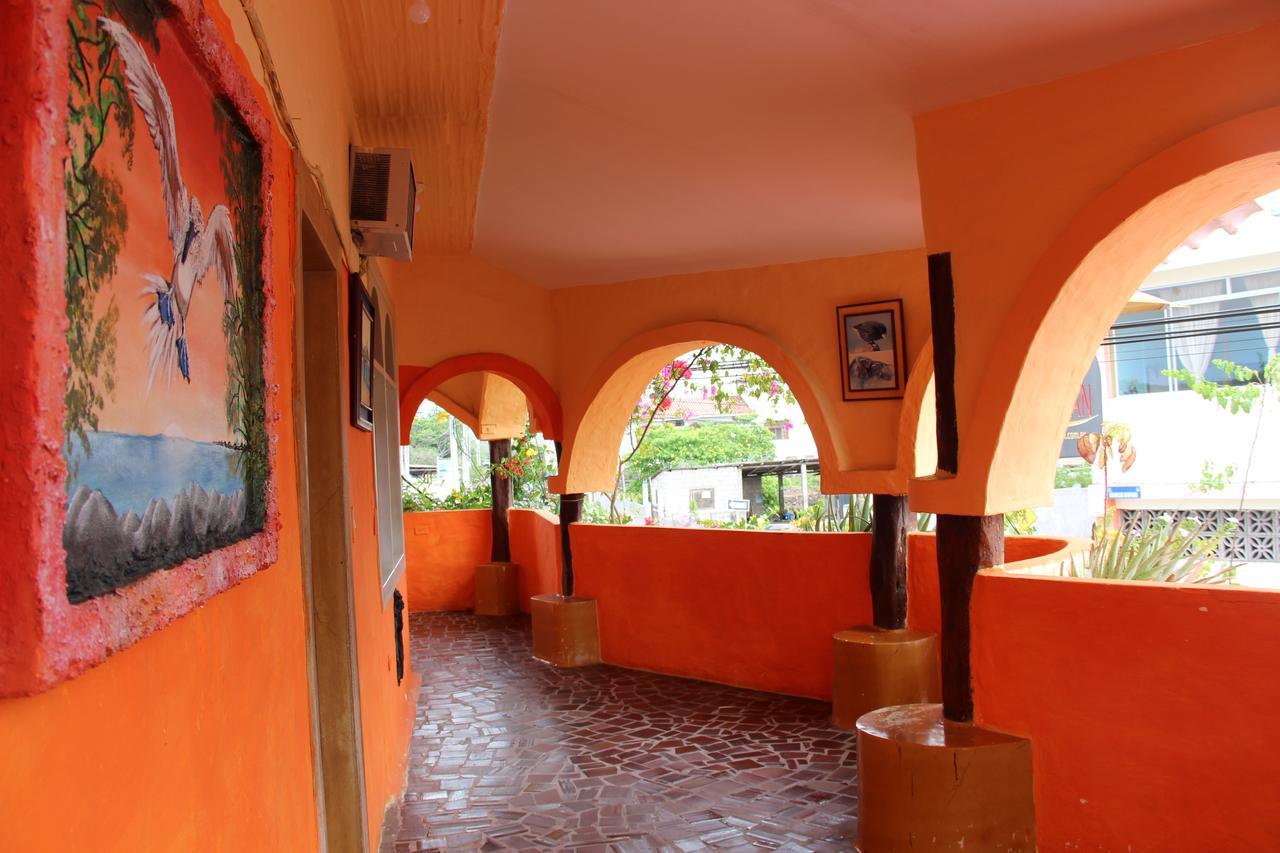 Hotel Crossman Puerto Ayora  Ngoại thất bức ảnh