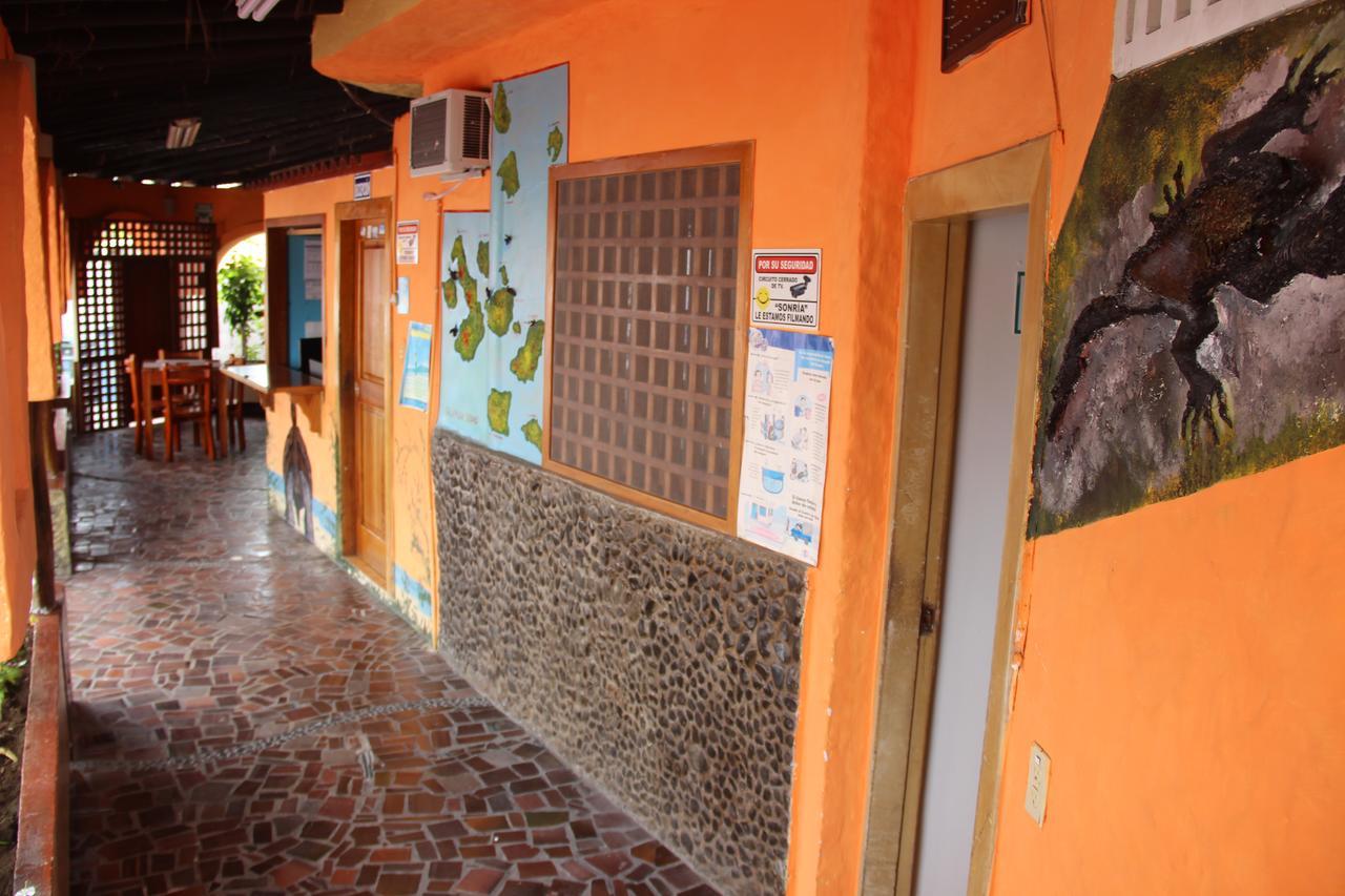 Hotel Crossman Puerto Ayora  Ngoại thất bức ảnh