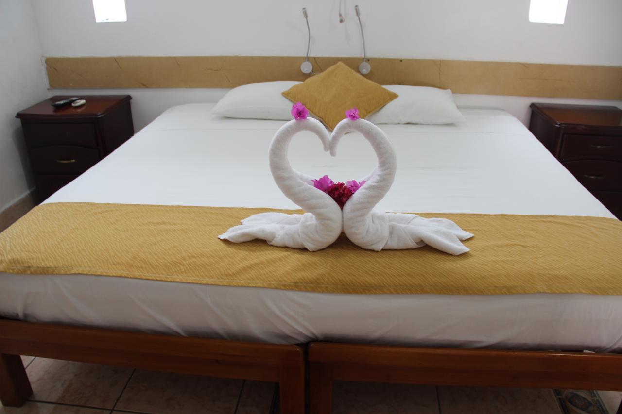 Hotel Crossman Puerto Ayora  Ngoại thất bức ảnh