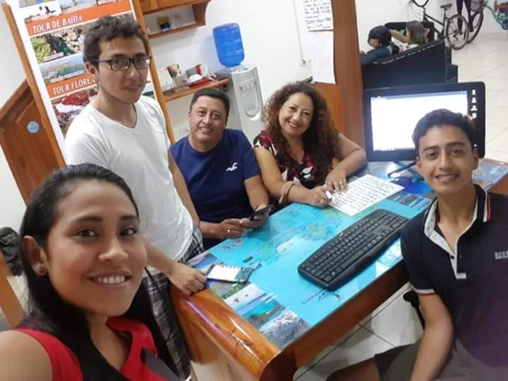 Hotel Crossman Puerto Ayora  Ngoại thất bức ảnh